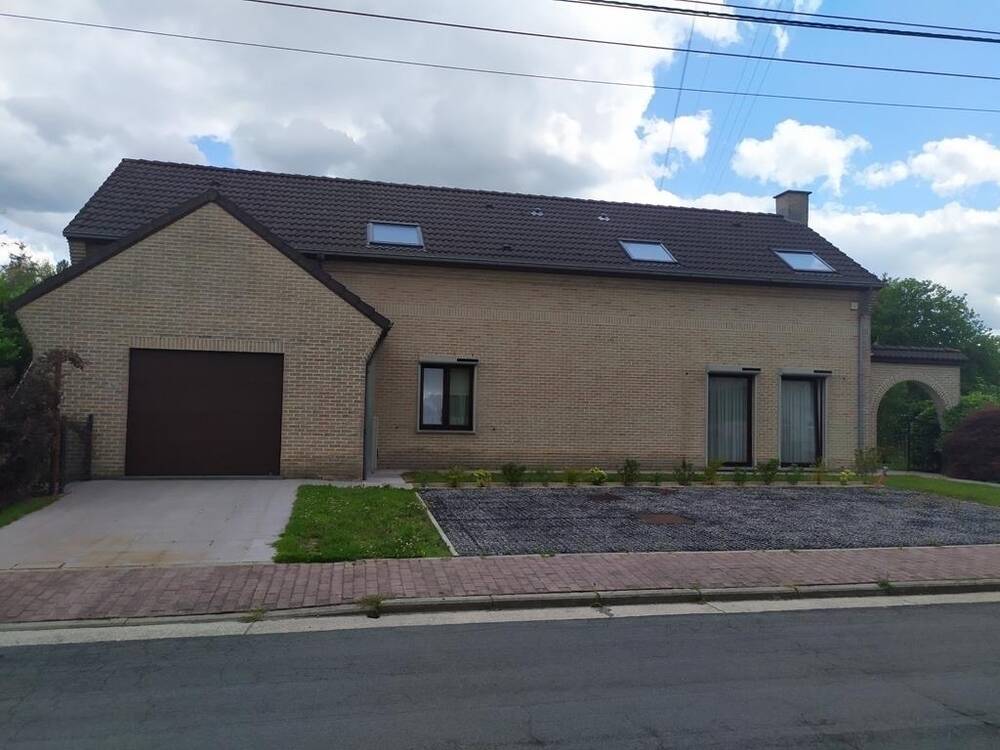 Rez-de-chaussée à louer à Neuville-en-Condroz 4121 1300.00€ 2 chambres 182.00m² - annonce 208640