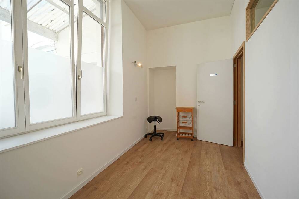 Commerce à louer à Huy 4500 550.00€  chambres 25.00m² - annonce 240345